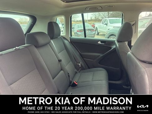 Used 2013 Volkswagen Tiguan S image 33