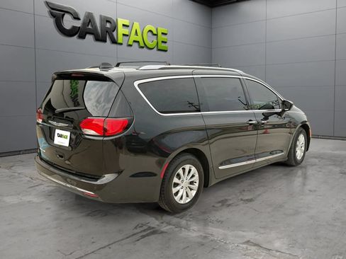 Used 2019 Chrysler Pacifica Touring-L FWD image 13