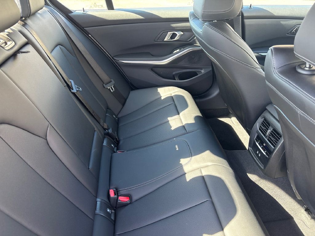Used 2026 BMW 330i Sedan w/ Premium Package RWD image 14