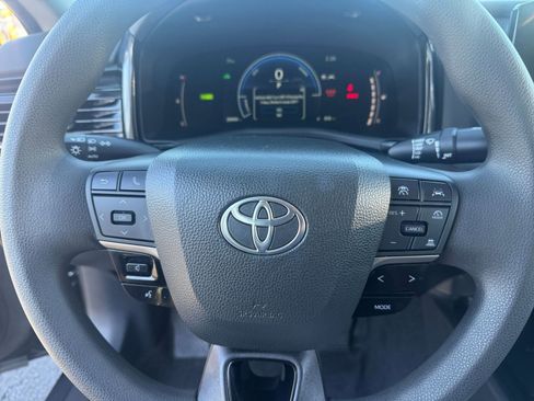 Used 2025 Toyota Camry LE image 25