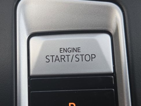 Used 2025 Volkswagen Atlas SE image 33