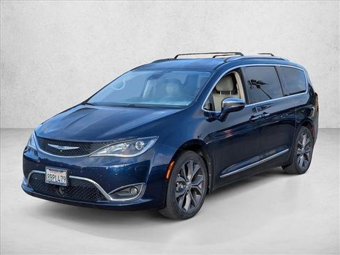 Used 2017 Chrysler Pacifica Limited w/ UConnect Theater Package image 2