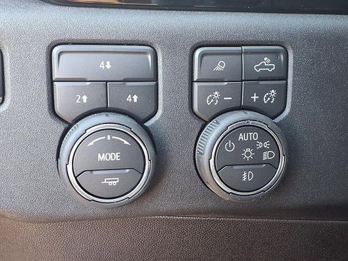 Used 2025 Chevrolet Silverado 2500 LT w/ Z71 Chrome Sport Edition image 10