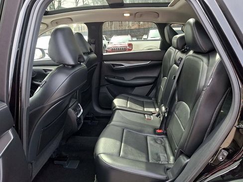 Used 2023 INFINITI QX50 Luxe AWD/4WD image 13