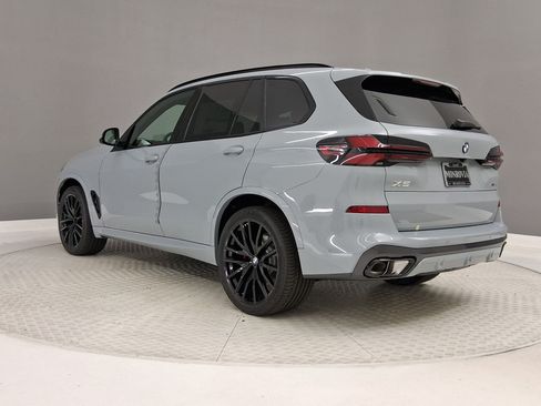 New 2026 BMW X5 sDrive40i w/ M Sport Package RWD image 3