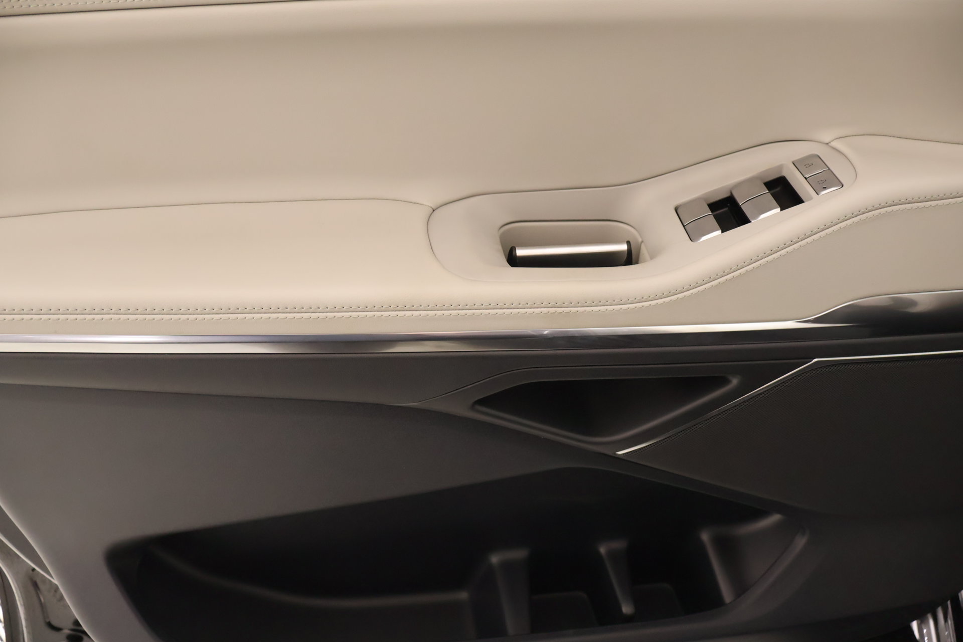 New 2026 Lincoln Navigator Premiere AWD/4WD image 16