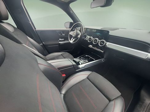 Used 2022 Mercedes-Benz GLB 250 4MATIC w/ AMG Line image 12