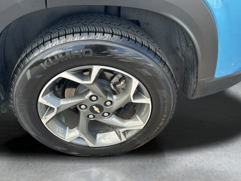 Used 2025 Chevrolet Trax LT FWD image 18
