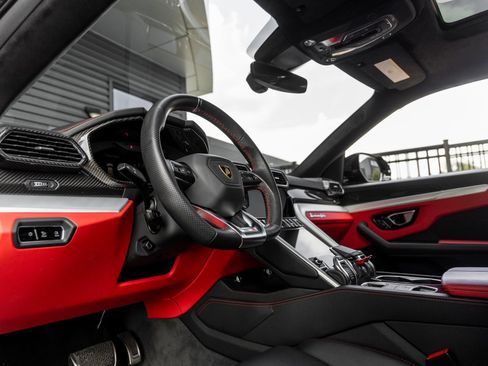 Used 2022 Lamborghini Urus AWD/4WD image 24