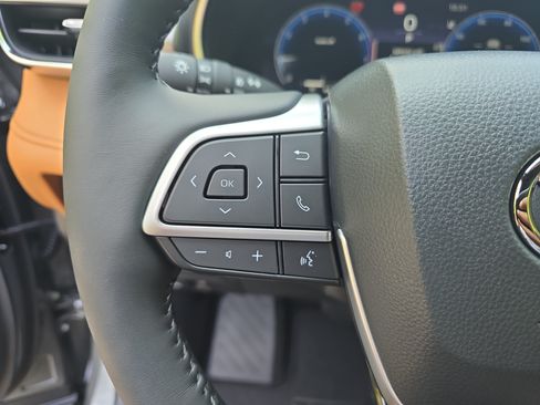 New 2026 Toyota Highlander Platinum AWD/4WD image 19