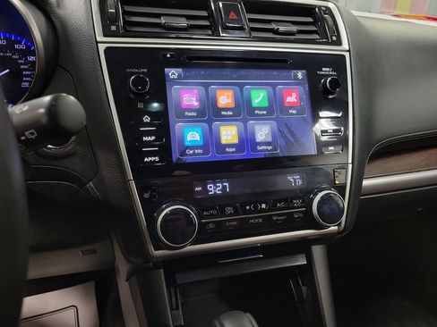 Used 2018 Subaru Outback 3.6R Touring image 16