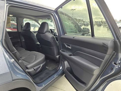 Used 2025 Toyota Grand Highlander Limited image 14