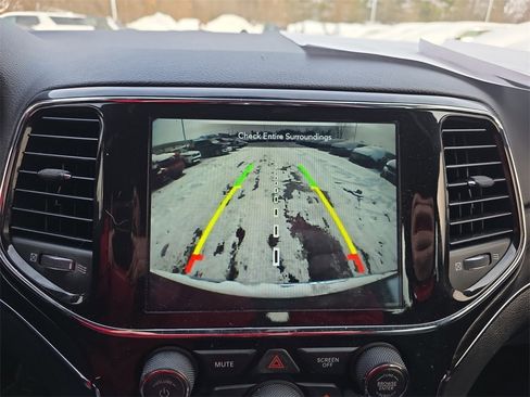 Used 2022 Jeep Grand Cherokee Limited image 18