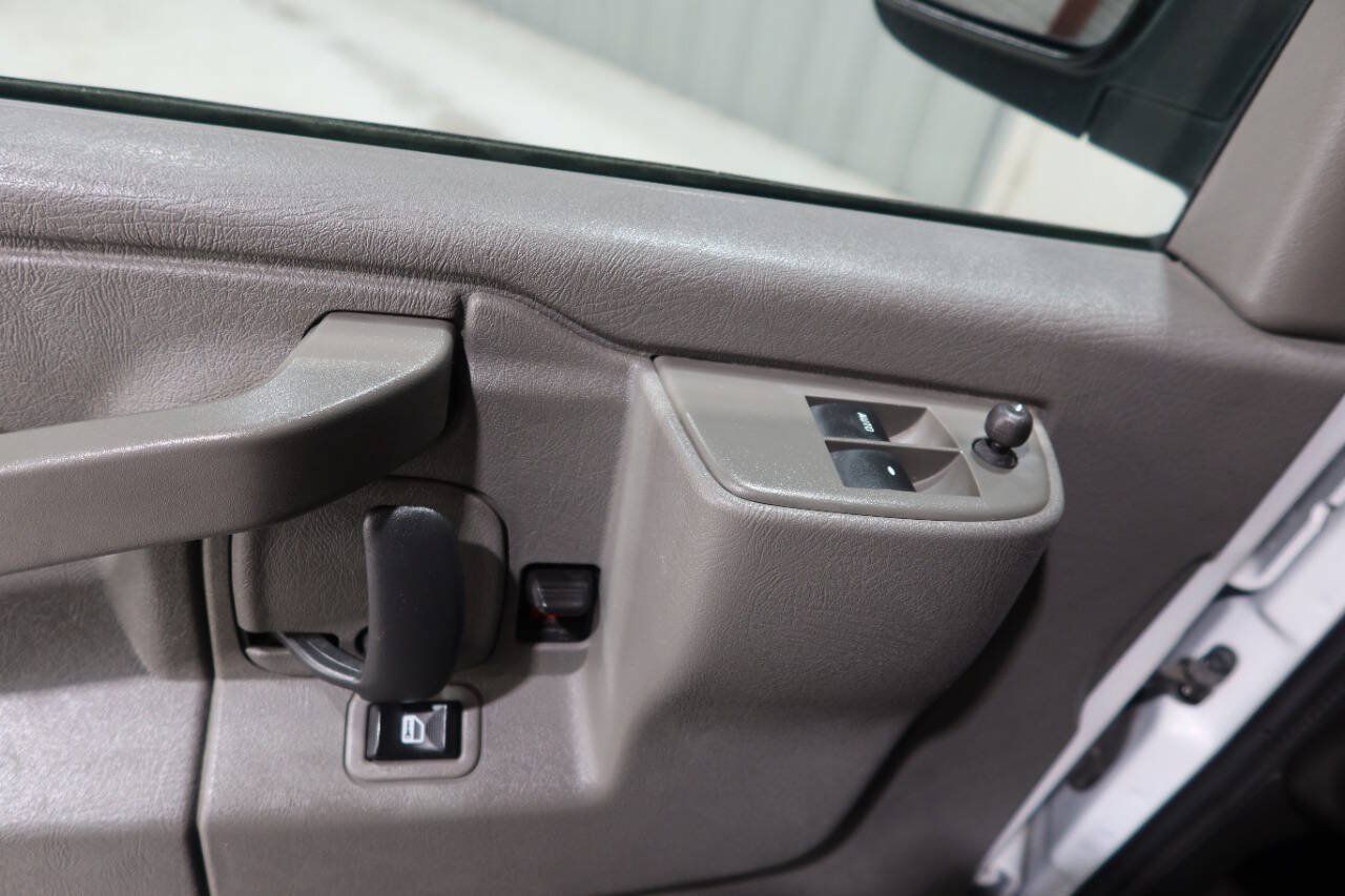 Used 2021 Chevrolet Express 2500 RWD image 22