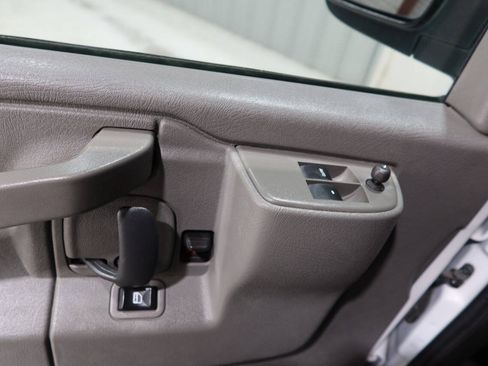 Used 2021 Chevrolet Express 2500 RWD image 22