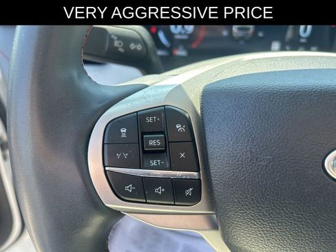 Used 2025 Ford Explorer Active AWD/4WD image 15