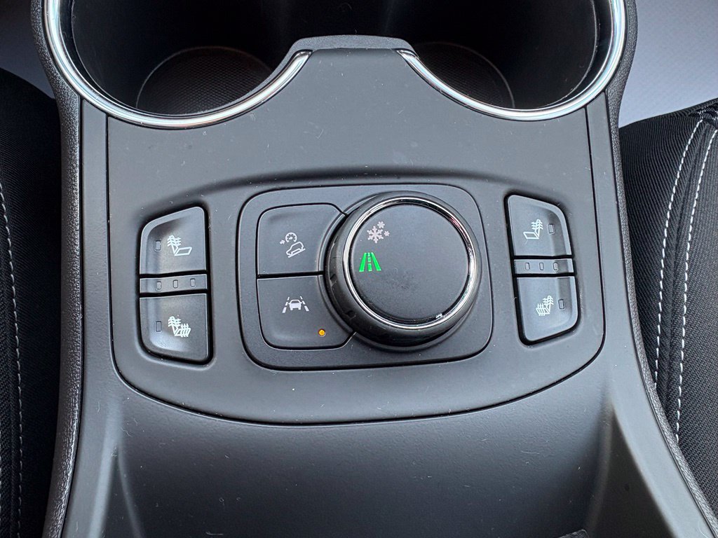 Used 2024 GMC Terrain SLE w/ Driver Convenience Package FWD image 4