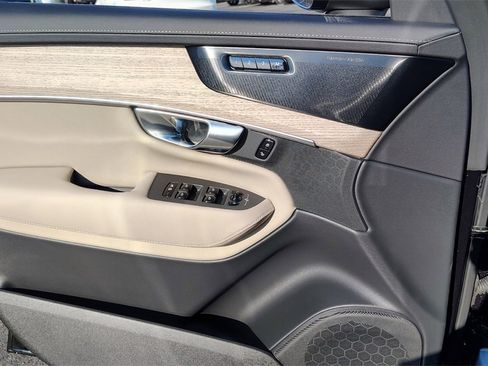New 2026 Volvo XC90 B6 Plus image 8