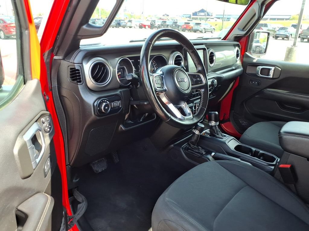 Used 2022 Jeep Wrangler Unlimited Sahara w/ Cold Weather Group AWD/4WD image 6