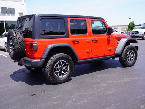 Used 2024 Jeep Wrangler Unlimited Rubicon AWD/4WD image 3