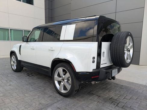 New 2026 Land Rover Defender 110 X-Dynamic SE image 7