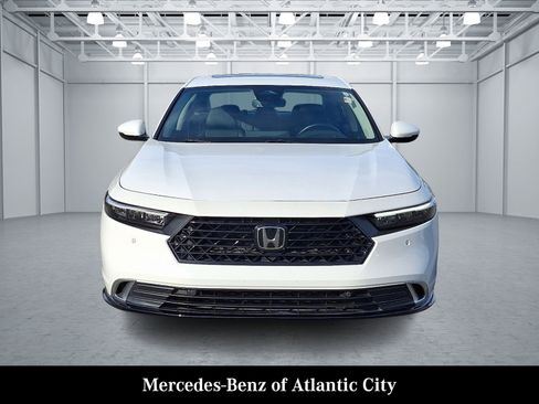 Used 2023 Honda Accord Touring image 2