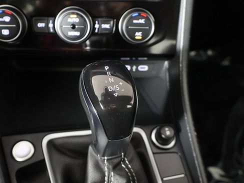 Used 2024 Volkswagen Jetta SE w/ Panoramic Sunroof Package image 46