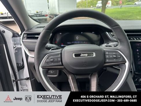 Used 2023 Jeep Grand Cherokee L Limited AWD/4WD image 8