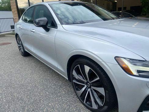 Used 2022 Volvo S60 B5 Momentum w/ Premium Package AWD/4WD image 31