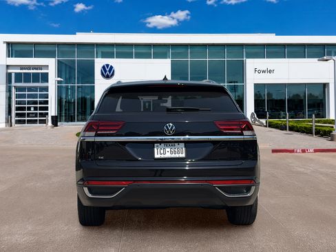 Used 2023 Volkswagen Atlas Cross Sport SE w/ Panoramic Sunroof Package FWD image 6