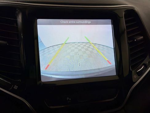 Used 2019 Jeep Cherokee Limited AWD/4WD image 18