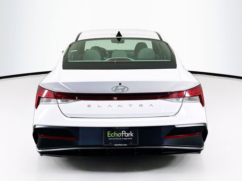 Used 2025 Hyundai Elantra SEL image 7