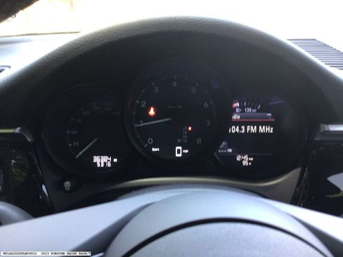Used 2023 Porsche Macan AWD/4WD image 12
