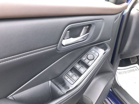 Used 2023 Nissan Rogue SV w/ SV Premium B Package image 13