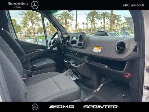 Used 2025 Mercedes-Benz Sprinter 2500 image 15