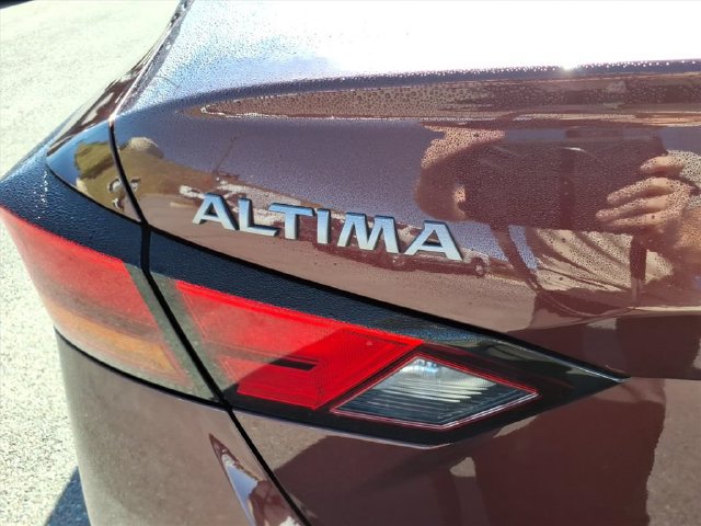 Used 2025 Nissan Altima 2.5 SV FWD image 8