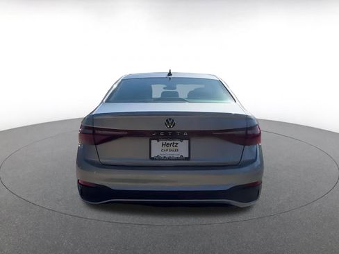 Used 2025 Volkswagen Jetta SE image 12