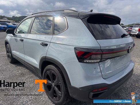 Used 2025 Volkswagen Taos SE AWD/4WD image 3