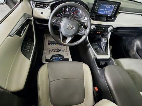 Used 2020 Toyota RAV4 XLE Premium image 16