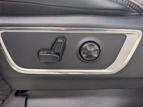 Used 2019 RAM 1500 Laramie AWD/4WD image 21