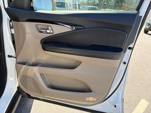 Used 2021 Honda Pilot Touring image 14