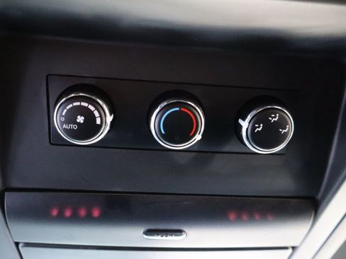 Used 2015 Chrysler Town & Country S w/ Driver Convenience Group FWD image 22