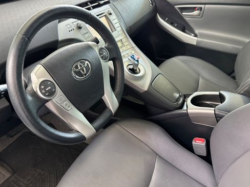 Used 2015 Toyota Prius Four FWD image 11