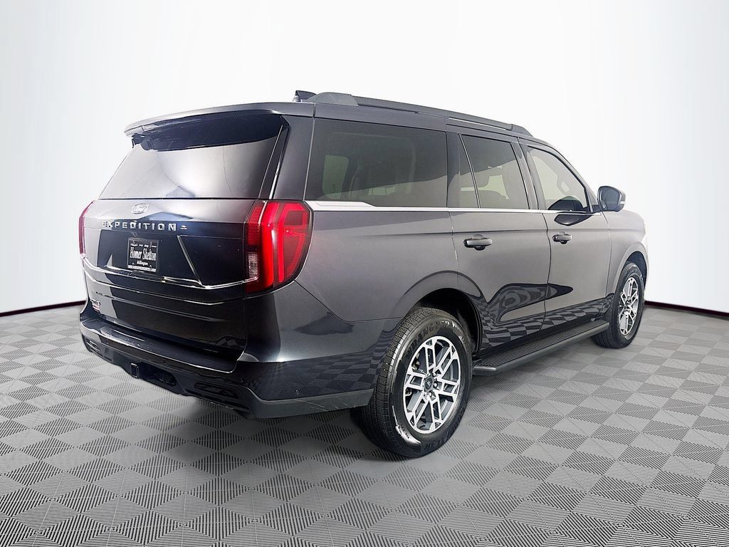 Used 2025 Ford Expedition Active RWD image 7