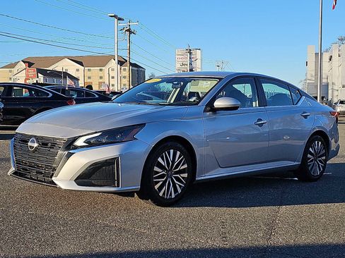 Used 2023 Nissan Altima 2.5 SV image 3