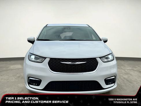 Used 2023 Chrysler Pacifica Touring-L FWD image 12