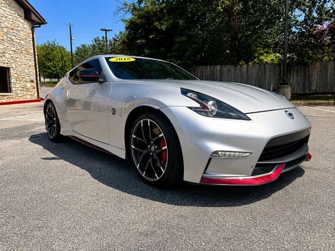 Used 2016 Nissan 370Z NISMO RWD image 3