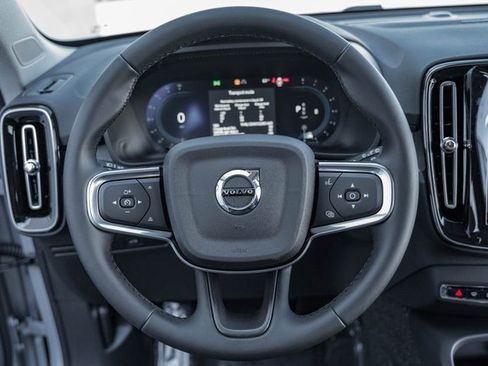 Certified 2025 Volvo XC40 B5 Ultra w/ Climate Package image 30