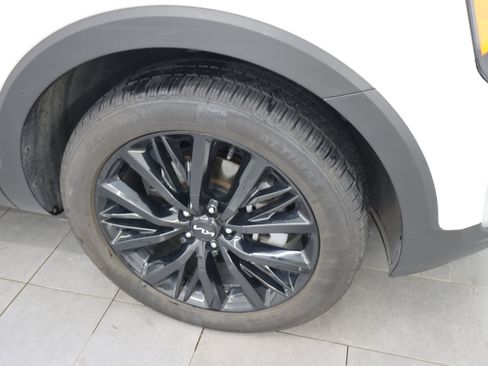 Used 2022 Kia Telluride SX w/ SX Prestige Package AWD/4WD image 3