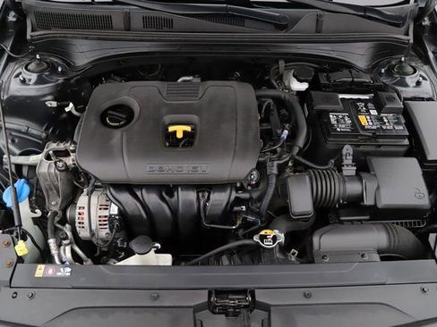 Used 2023 Kia Forte LXS image 3